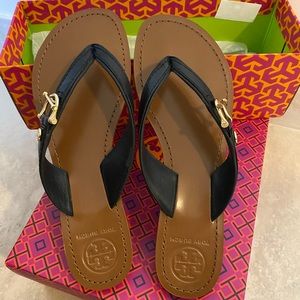 New with box Tory Burch Nora flat sandals